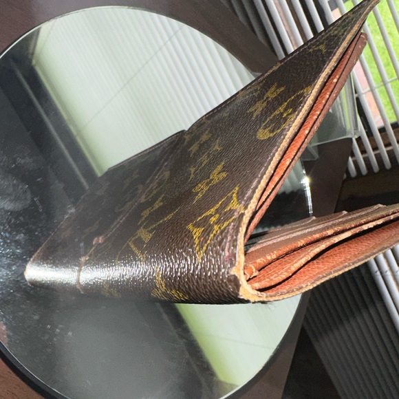Louis Vuitton Men’s Bifold Monogram Wallet - Picture 4 of 16